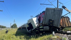 Пассажиров поезда, столкнувшегося с фурой в Северной Осетии, доставят во Владикавказ автобусами