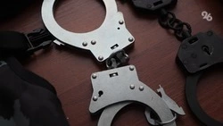 Трое вымогателей с ножом и наручниками забрали 1,5 млн рублей у ставропольца