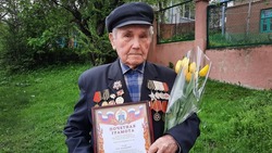 Ставропольские полицейские поздравили ветерана Великой Отечественной войны с 96-летием 