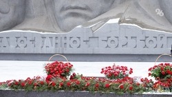 Память погибших бойцов почтили возложением цветов у мемориалов Ставрополя