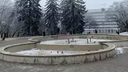 В Пятигорске обновляют светомузыкальный фонтан «Центральный» в сквере им. Ленина