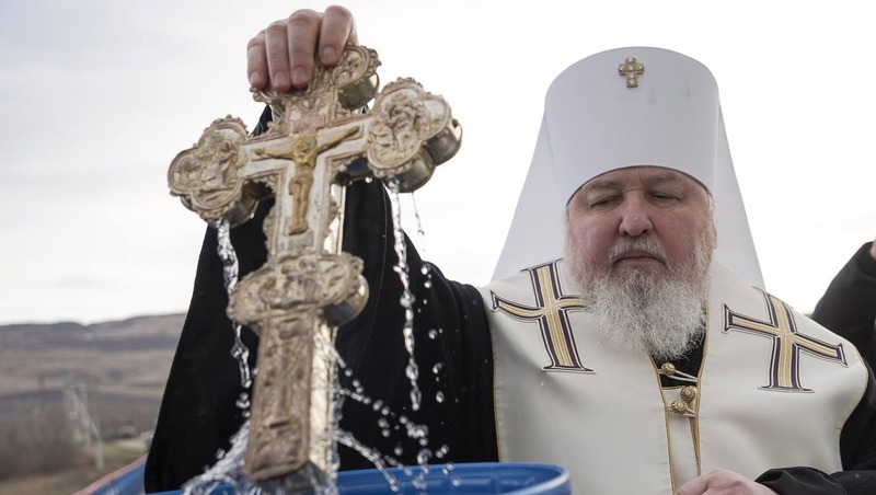 Митрополит Кирилл освятил воду в Сенгилеевском водохранилище на Ставрополье 