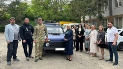 «Ниву», маскировочные сети и посылки передали бойцу СВО из Кисловодска
