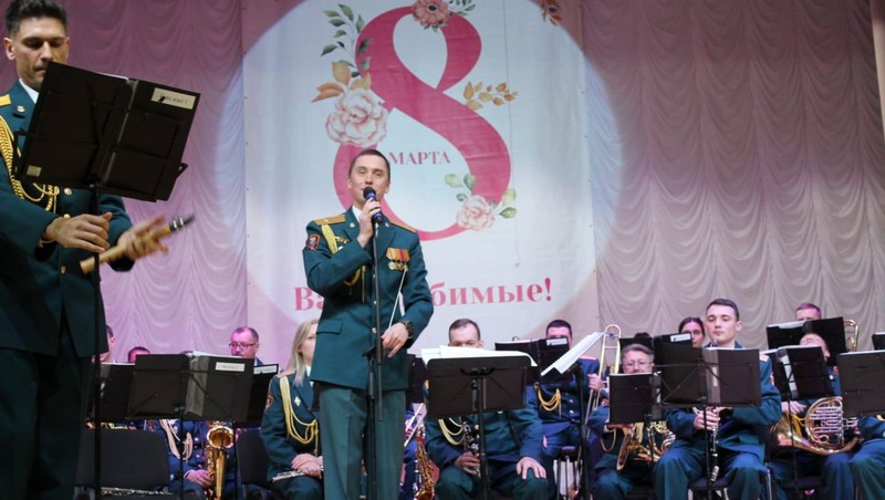 Для жительниц Советского округа организовали праздничный концерт «Мелодия весны»