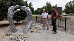 Благоустройство территории возле станичного ДК завершают в Изобильненском округе