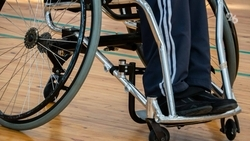 Инвалиду из Туркменского округа выдали коляску и протез благодаря прокуратуре