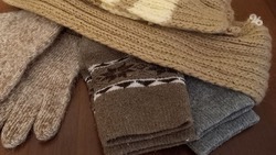 Жительница Георгиевского округа связала тёплые носки для участников СВО