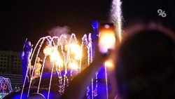 Световые фонтаны вместо водяных — в центре Ставрополя установили зимние конструкции