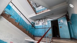 Ночная буря затопила лестничную площадку многоэтажки в Ставрополе