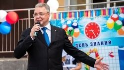 «Продолжаем развивать сельские территории»: губернатор оценил благоустройство Степновского округа — фоторепортаж