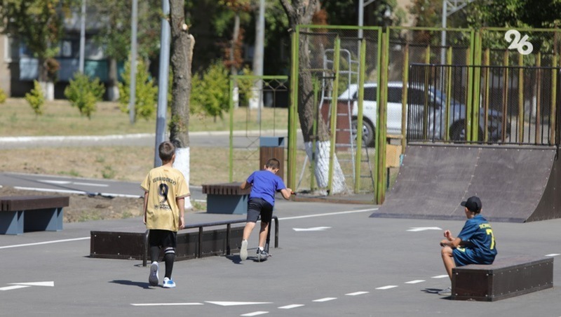 Излюбленное место молодёжи: в Солнечнодольске оборудовали новый скейт-парк