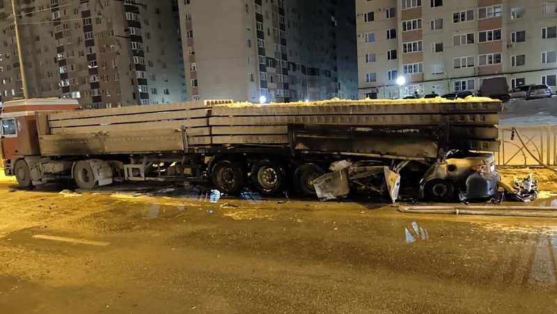 Правоохранители Ставрополя установили личность погибшего под большегрузом водителя иномарки