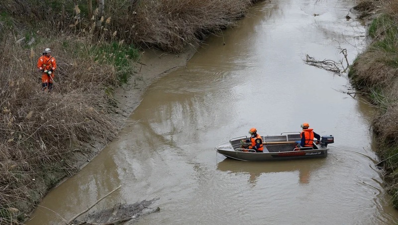 Спасатели обследуют горную реку в Сочи при поиске пропавших ставропольцев