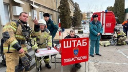 Из домов близ охваченного пожаром хладокомбината в Пятигорске эвакуируют людей