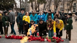 В Пятигорске у Вечного огня почтили память защитников Отечества