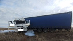 Водитель фуры, угодившей в кювет в Новоселицком округе, серьёзно пострадал