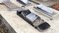 Подростки разрушили более 20 надгробий в Предгорном округе