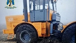 Механизатор со Ставрополья угнал трактор, чтобы съездить в гости к родителям 