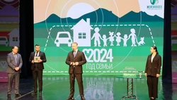 Владимир Владимиров поздравил многодетных Железноводска с получением участков 