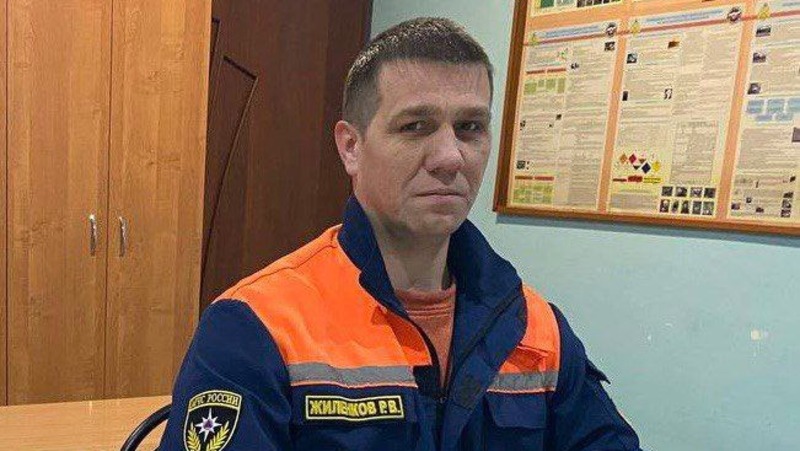 Спасатель из Минвод, ставший очевидцем аварии, помог пострадавшей женщине
