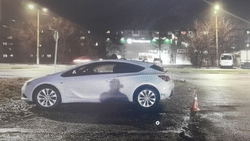 В Невинномысске водитель при движении задним ходом сбила пожилую женщину