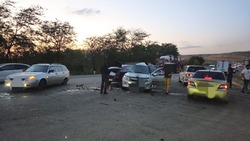 Три автомобиля столкнулись на трассе под Ставрополем 