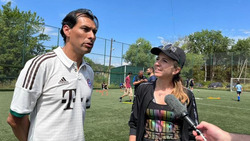 Профессиональный тренер из Аргентины обучает юных футболистов Дагестана