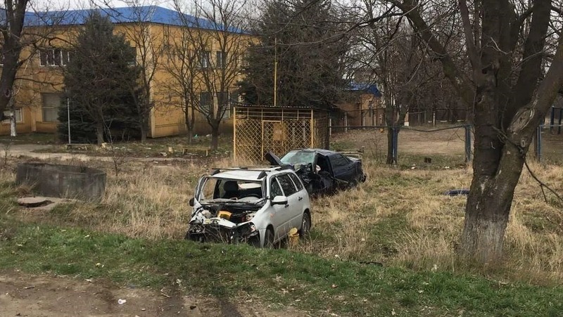 Две легковушки перевернулись в результате столкновения в Георгиевске