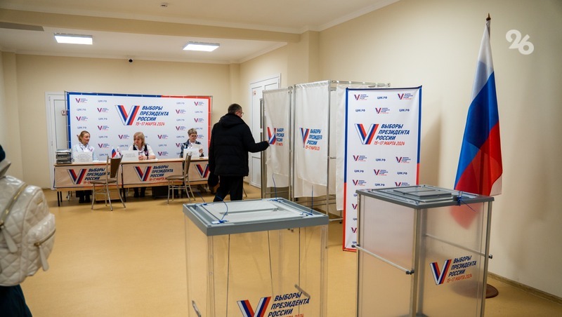 Наблюдатели и электоральные эксперты работают на выборах на Ставрополье
