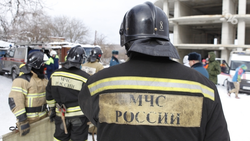 Жителей ряда домов в Невинномысске эвакуируют в ПВР после падения беспилотника 