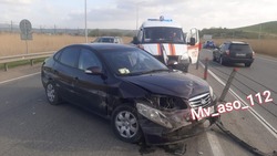 Автомобилистка не справилась с управлением и влетела в ограждение на трассе «Кавказ»