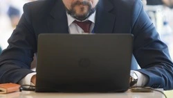 Ставропольцы-менеджеры оператора связи оформили 30 сим-карт на девять клиентов