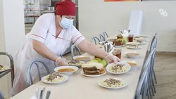 Около 100 тысяч рублей сэкономило ставропольское предприятие на горячих обедах для школьников