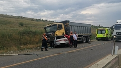 Под Ставрополем водитель легковушки погиб в лобовом столкновении с грузовиком 