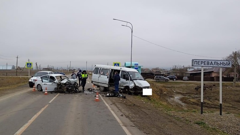 В Минераловодском округе 50-летний водитель иномарки пострадал в лобовом столкновении с «Газелью»