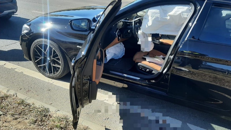 Водитель BMW получил открытый перелом пальца из-за аварии в Ставрополе