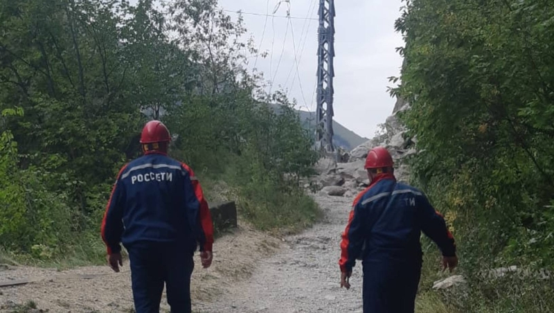 Более 750 абонентов остались без света в КБР из-за камнепада