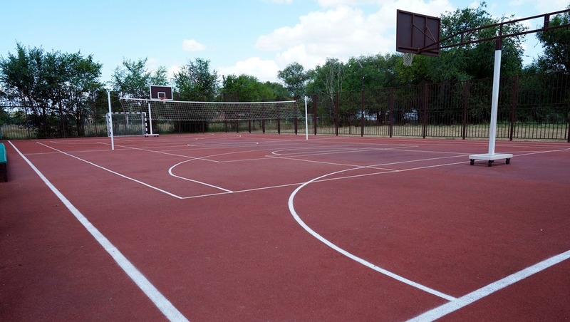 Игровая зона и тренажёры появятся на сельской спортплощадке в Ипатовском округе по поручению губернатора