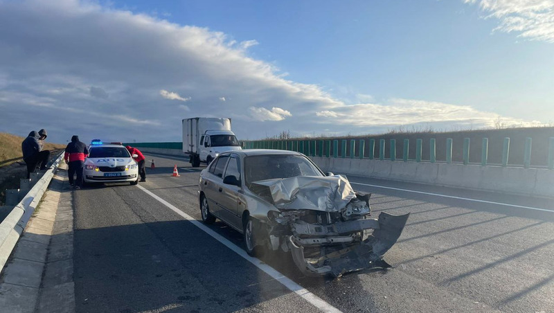 Две пассажирки легковушки получили переломы в ДТП под Пятигорском