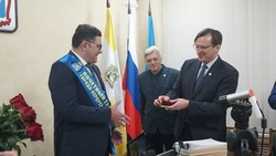 Бывшему мэру Кисловодска вручили удостоверение почётного гражданина курортного города
