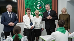 Глава Ставрополья посетил капитально отремонтированную школу в Ипатовском округе