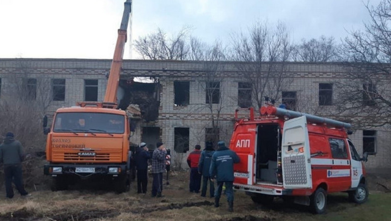 Глава Труновского округа напомнил родителям детей об опасности заброшенных зданий