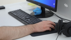 Миллениалы чаще зумеров используют ИИ для поиска информации 