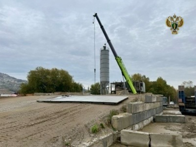 Бетонный завод у реки в Предгорном округе закрыли по требованию прокуратуры