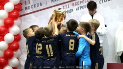 Легенда советского футбола Романцев вручил кубок юным ставропольским футболистам