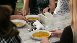 На Ставрополье организовали бесплатное питание для 3,7 тыс. детей участников СВО