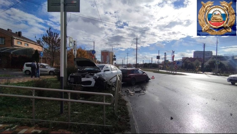 Москвич на Mazda спровоцировал ДТП в Ставрополе, не уступив дорогу «Ладе»