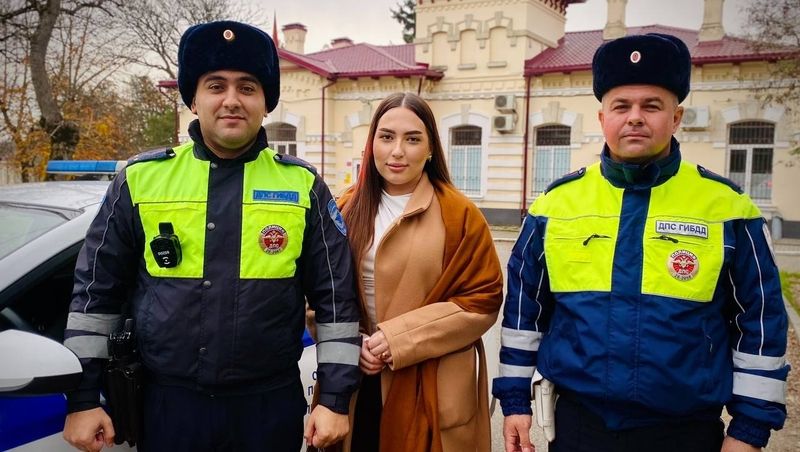 Сотрудники ГИБДД помогли водителю с разряженным аккумулятором в Железноводске