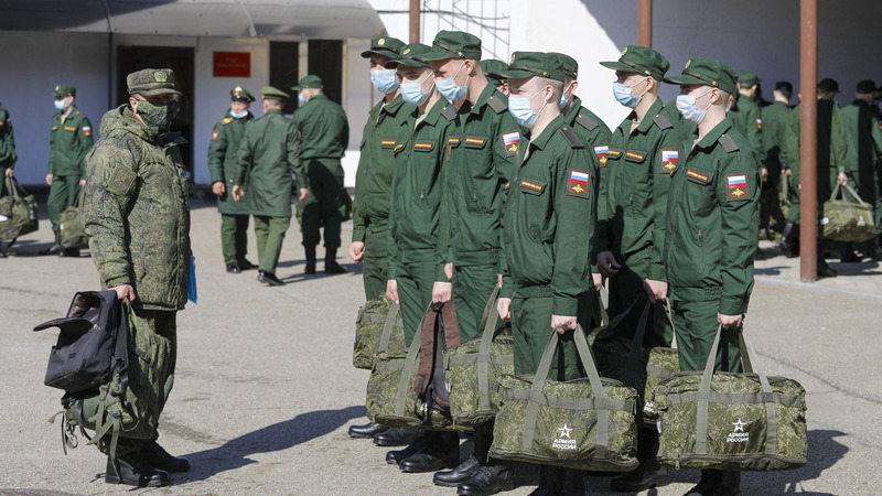 С начала года 600 ставропольцев пошли в армию на службу по контракту