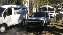 «Газель» медслужбы столкнулась с легковушкой в центре Ставрополя
